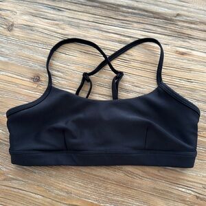 Alo sports bra airlift intrigue